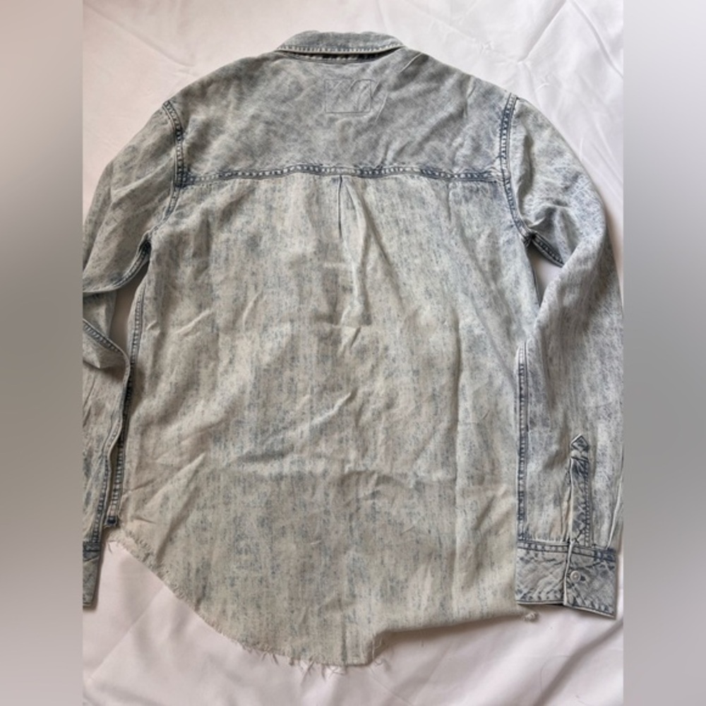 RAILS Ingrid Raw Hem Long Sleeve Button Down Shirt‎ Light Acid Wash Size X-Small - Picture 6 of 14